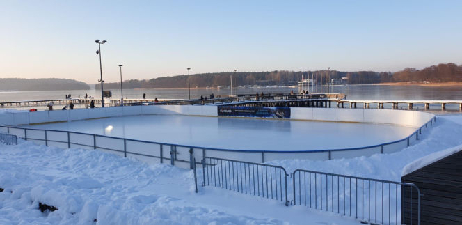 Lodowisko w Centrum Rekreacyjno-Sportowym Ukiel