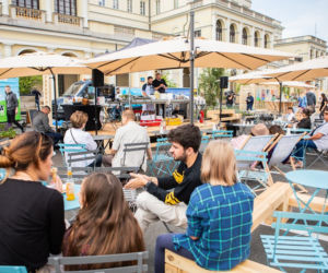 Warszawiacy pokochali Plac Bankowy