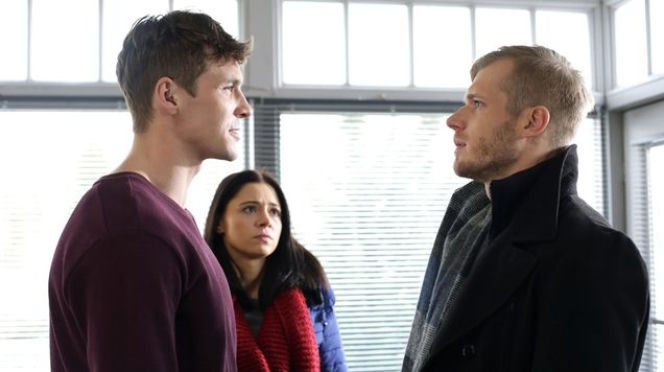 M jak miłość odc. 1220. Iza (Adriana Kalska), Artur (Tomasz Ciachorowski), Marcin (Mikołaj Roznerski)