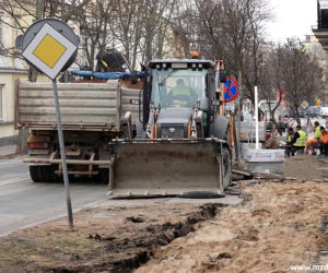 Drogowcy poczuli wiosnę!  W mieście trwają remonty chodników w ośmiu miejscach 