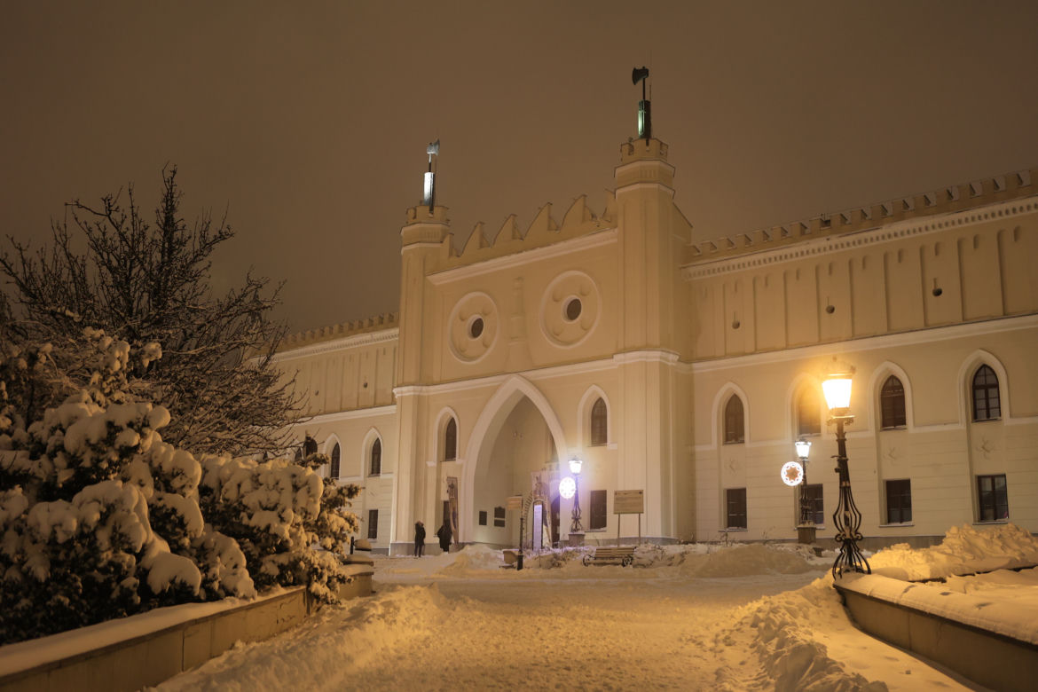 Śnieżny Lublin wieczorową porą