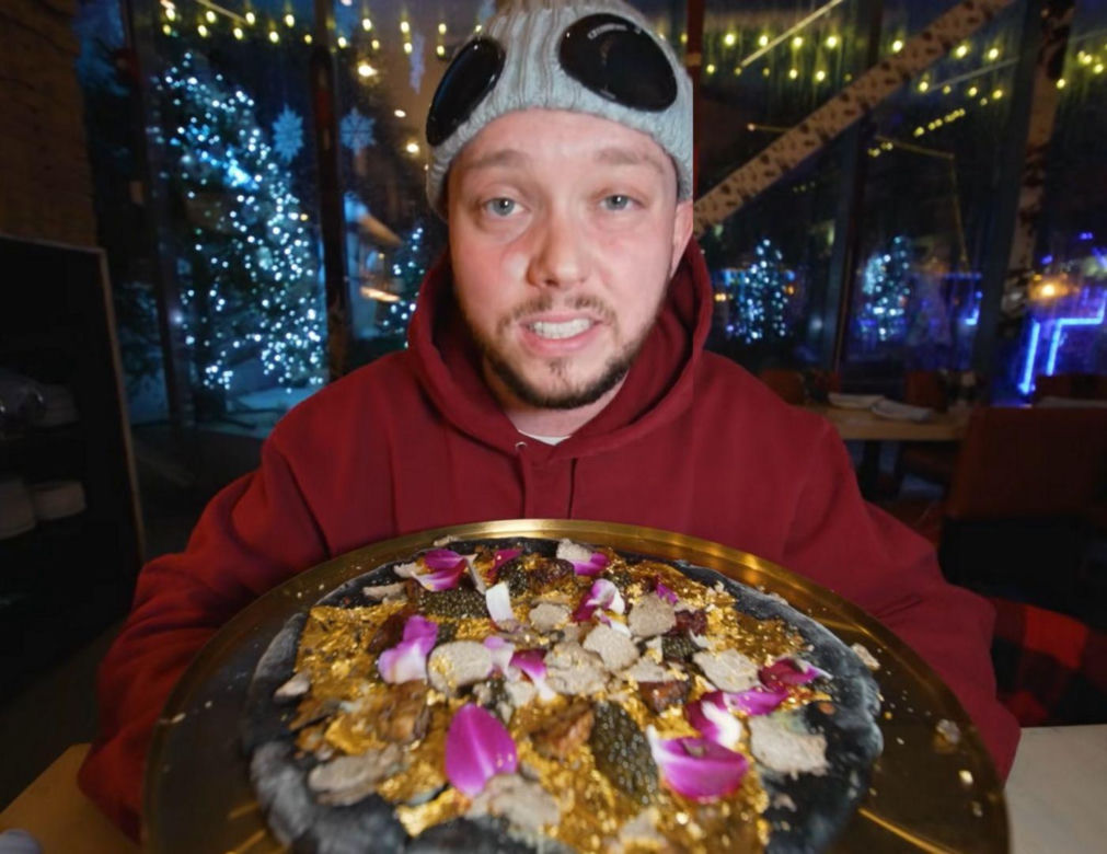 Książulo zapłacił prawie 8 tys. złotych za najdroższą pizzę na świecie. To co w niej znalazł obrzydziło internautów