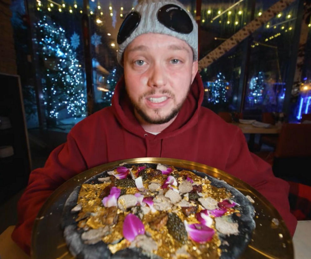Książulo zapłacił prawie 8 tys. złotych za najdroższą pizzę na świecie. To co w niej znalazł obrzydziło internautów