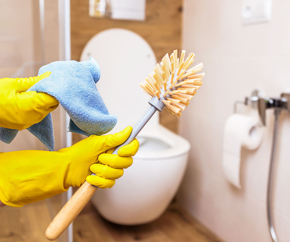 Jak pozbyć się żółtych plam na desce klozetowej?