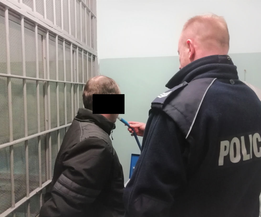 Kierował na podwójnym gazie i zderzył się z samochodem policjanta. Był PIJANY jak bela! 