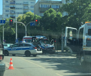 Karetka zderzyła się z samochodem osobowym