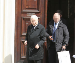Kaczyński jak gwiazdor! Wpisał się w książkę nieznajomemu 