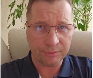 W takich warunkach mieszka Czarnek. Tak dom wygląda w środku