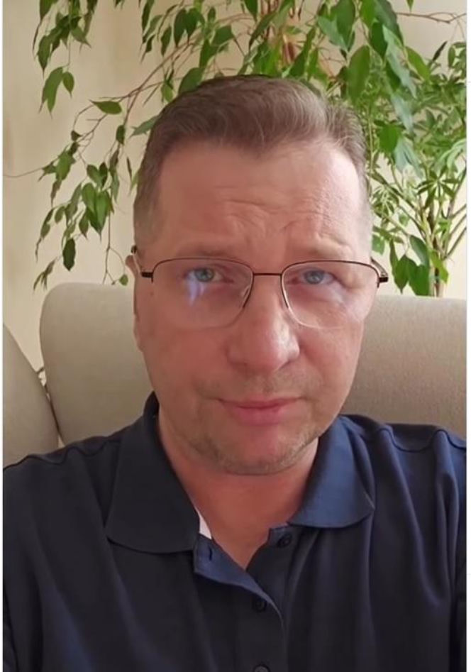 W takich warunkach mieszka Czarnek. Tak dom wygląda w środku