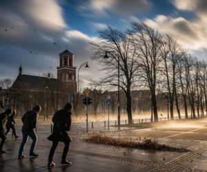 Białystok dziś walczy z wiatrem. Czy słońce w końcu wygra tę batalię?
