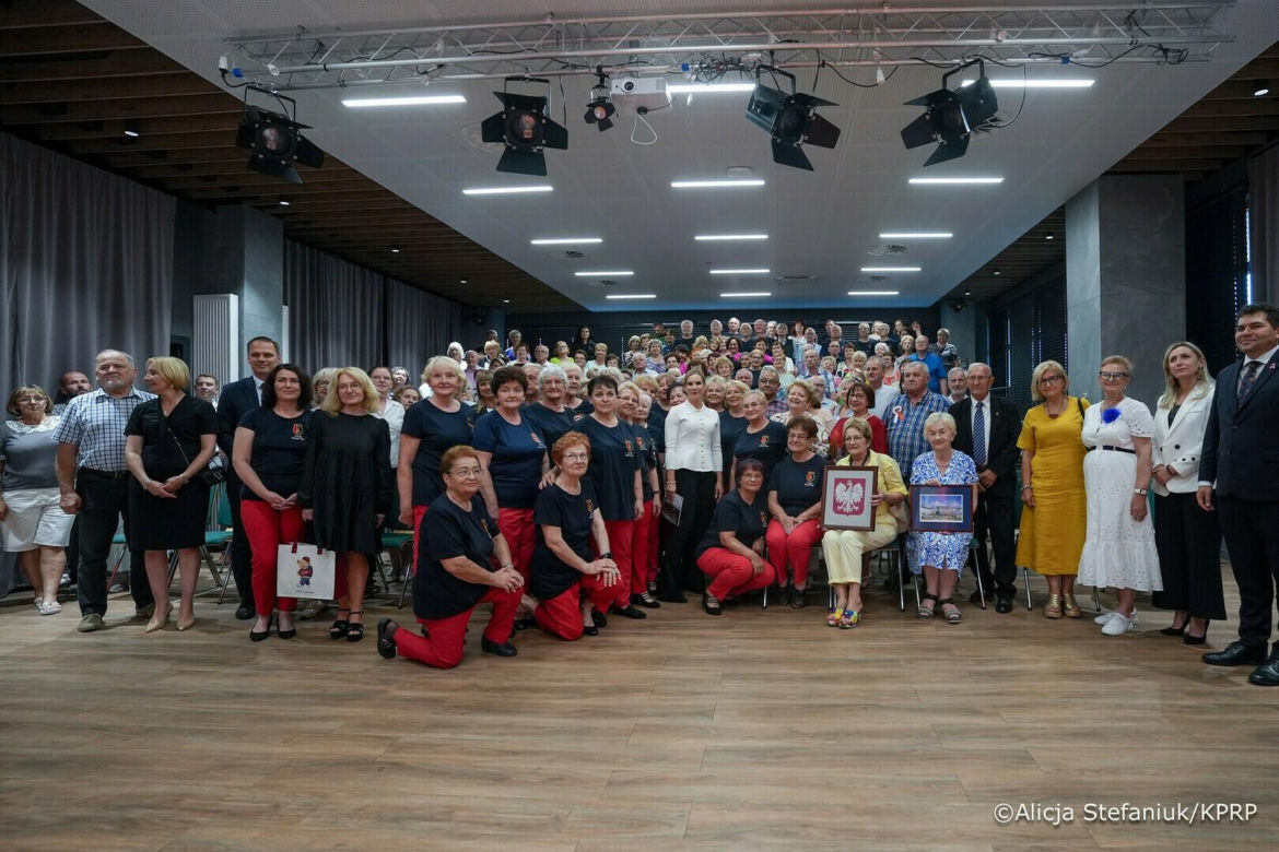 Marta Nawrocka śpiewała i gotowała z seniorami w Stalowej Woli
