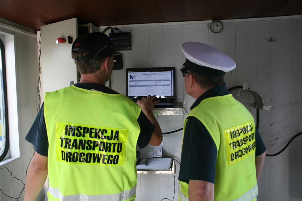 kontrola pojazdu mechanik policja patrol