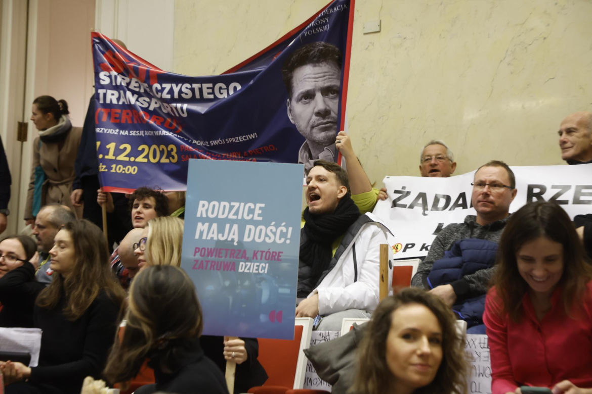 Awantura na sesji rady Warszawy o Strefę Czystego Transportu 