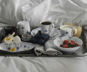 Biało-niebieska porcelana i ceramika