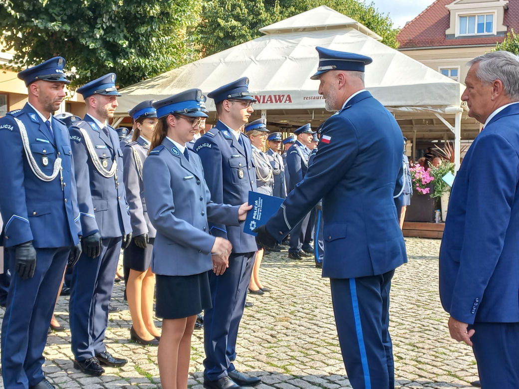 Trwają obchody Święta Policji w Lesznie. Świętują policjanci i policjantki