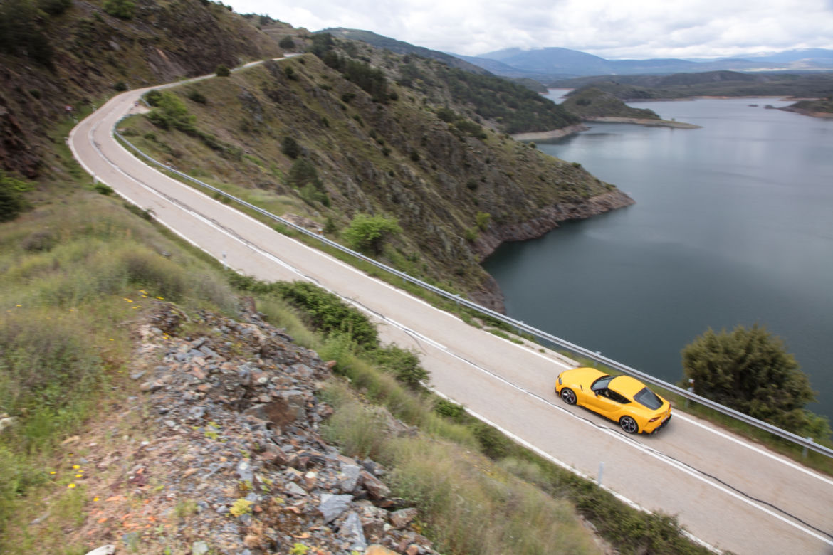 Toyota GR Supra w kolorze Nitro Yellow