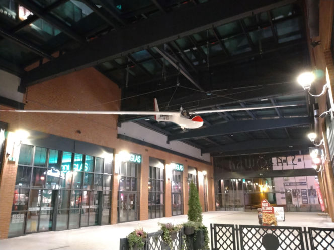 W galerii handlowej w Lesznie "wylądował" szybowiec