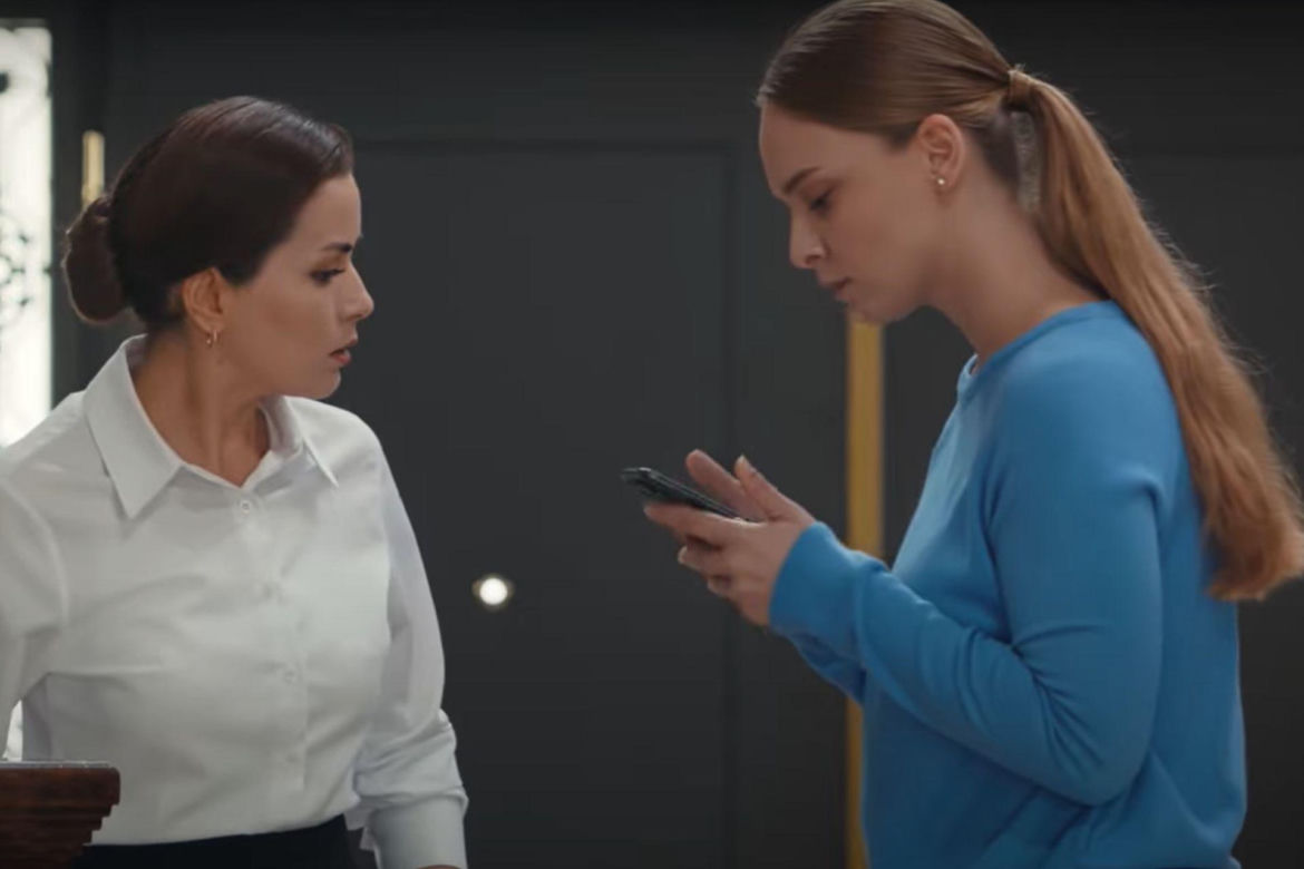 W rezydencji Neslihan odkrywa, że to Aynur podała chłopcu Alergen 