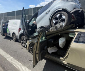 Spektakularna kolizja. Auto na aucie