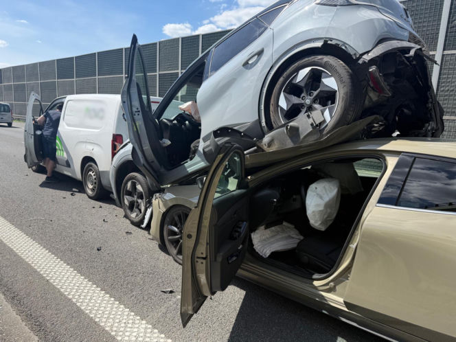 Spektakularna kolizja. Auto na aucie