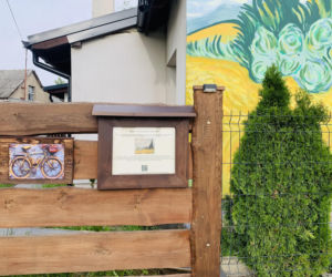 Kolorowe domy inspirowane twórczością Vincenta van Gogha zamieniły wieś liczącą zaledwie stu mieszkańców w prawdziwą atrakcję turystyczną