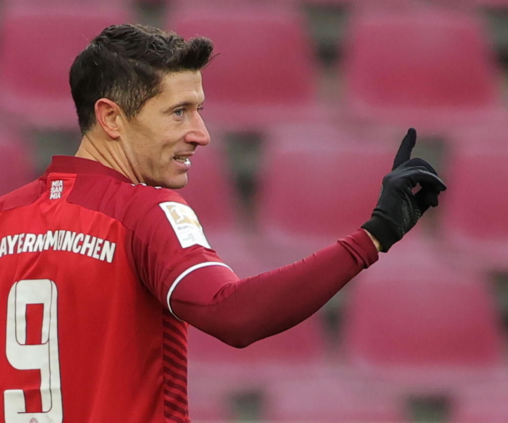 Robert Lewandowski czesze córkę przy pomocy... odkurzacza! To nagranie to hit! 