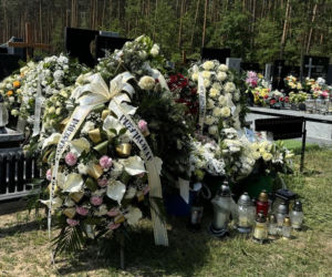 Tuż po 27-urodzinach na Łukasza spadł samolot. Przejmujący widok na grobie żołnierza. Dumnie służyłeś Ojczyźnie