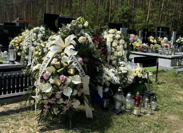 Tuż po 27-urodzinach na Łukasza spadł samolot. Przejmujący widok na grobie żołnierza. "Dumnie służyłeś Ojczyźnie"