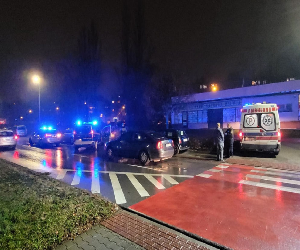 Kraków. Młoda kobieta potrącona przez samochód. Leżała na poboczu i czekała na pomoc