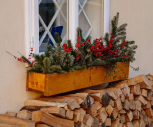 Zewnętrzne dekoracje okien na Boże Narodzenie