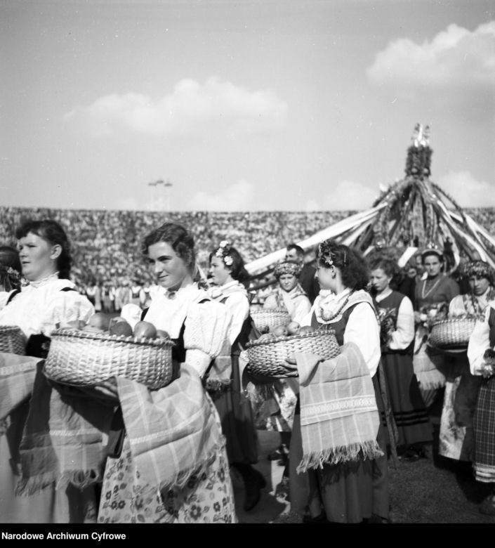Obchody Dożynek Centralnych w Warszawie w PRLu