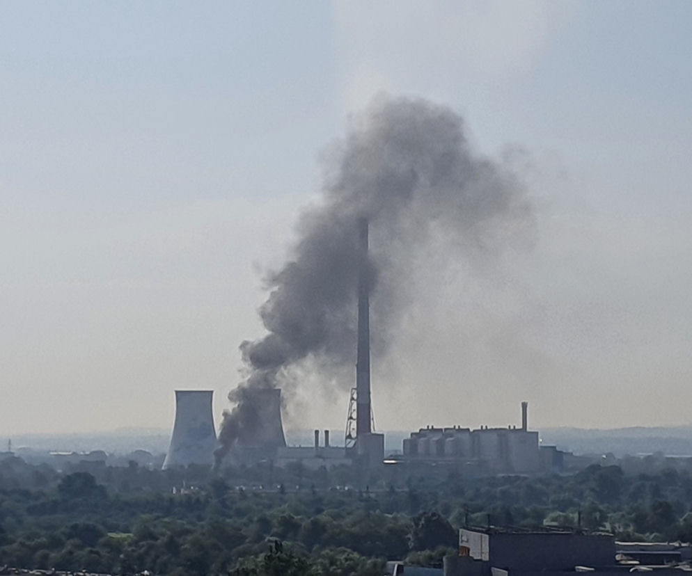 Kłęby gęstego dymu nad Krakowem. Co się pali?