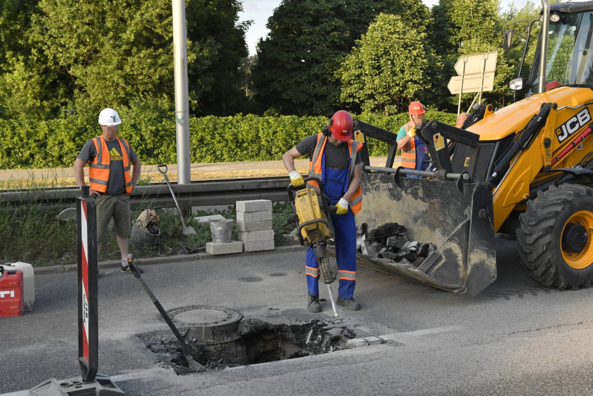 Na Wisłostradzie zapadła się jezdnia