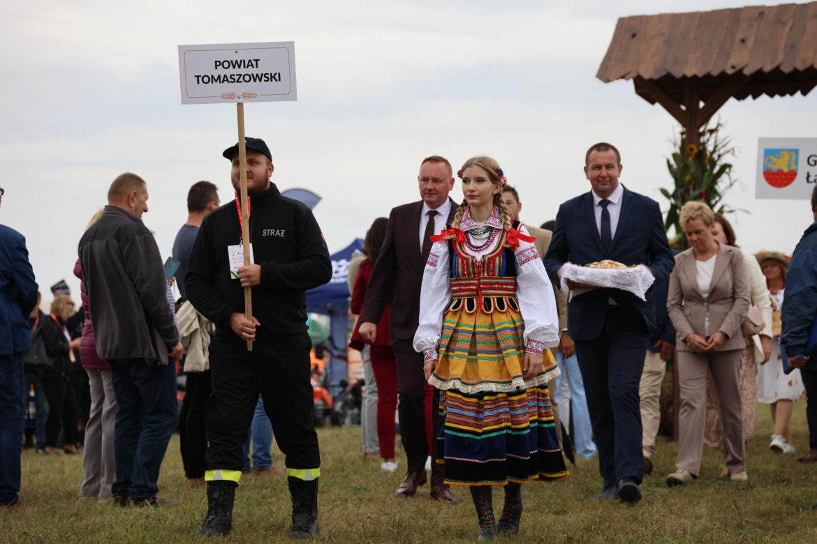 Korowód dożynkowy na dożynkach wojewódzkich 2025 w Świdniku