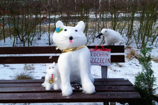 Zimowe rzeźby pana Henryka zachwycają, chociaż śniegu jak na lekarstwo. To już mała szczecińska tradycja