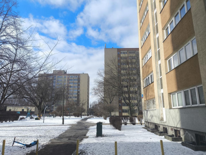 Prywatna firma przejęła osiedle w Warszawie. Teraz chce od mieszkańców milionów. „To nie my zawiniliśmy!”