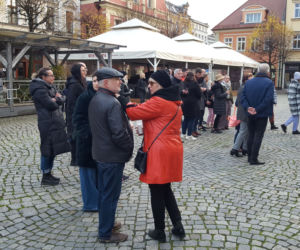 Znicze, minuta ciszy. #AniJednejWięcej w Lesznie
