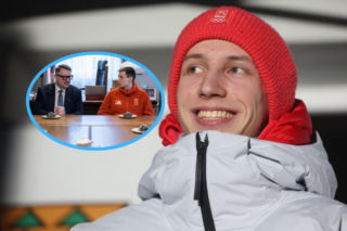 Kacper Tomasiak na tajemniczym spotkaniu z grubymi rybami w wąskim gronie. Dostał ciastko. Zdjęcia trafiły do sieci!