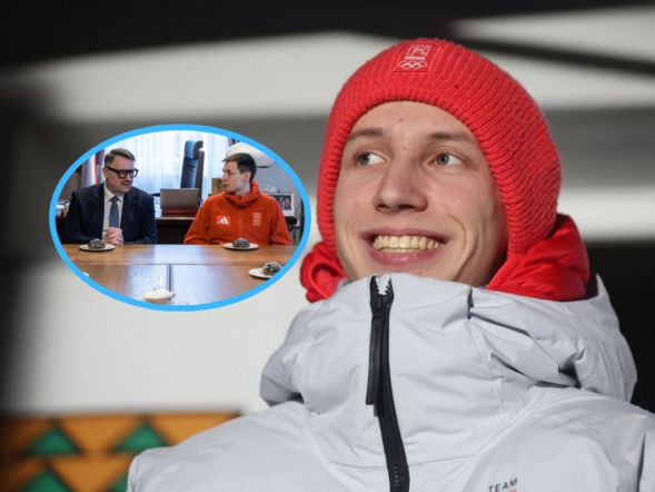 Kacper Tomasiak na tajemniczym spotkaniu z grubymi rybami w wąskim gronie. Dostał ciastko. Zdjęcia trafiły do sieci!