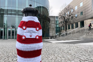 ubranka z włóczki na hydranty