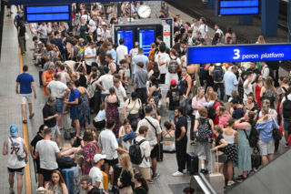 Polska kolej nie wytrzymała upału. Blisko 130 pociągów odwołanych