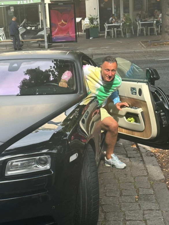Tomasz Hajto w luksusowym Rolls-Royce