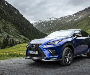 Iga Świątek jeździ Lexusem NX 300h F Sport