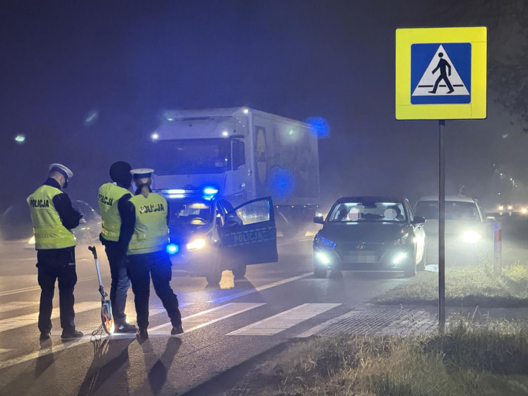 Potrącił kobietę na pasach w Ołtarzewie i uciekł. Miesiąc później oddał się w ręce policji