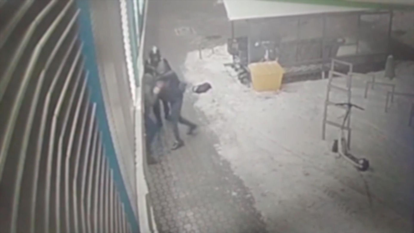 Brutalny atak na Targówku. Ranili 16-latka maczetą! Wstrząsające nagranie!