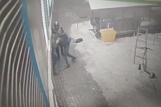 Brutalny atak na Targówku. Ranili 16-latka maczetą! Wstrząsające nagranie!