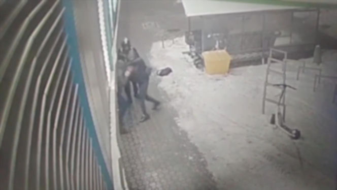 Brutalny atak na Targówku. Ranili 16-latka maczetą! Wstrząsające nagranie!