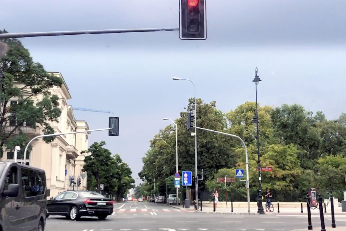 Minister od policji jeździ na czerwonym