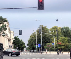 Minister od policji jeździ na czerwonym