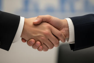 Spotkanie Putin Macron. Kto ma w tym kluczowy interes?